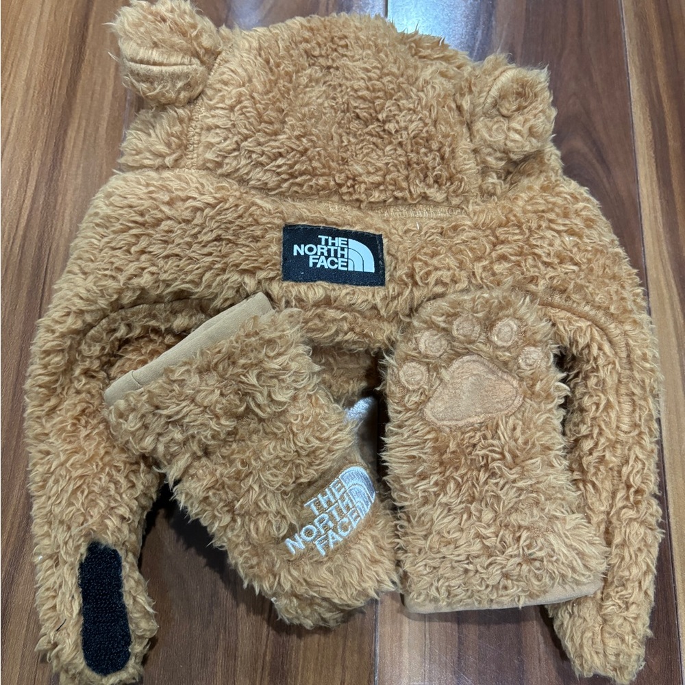 The north face baby bear hat and mittens 6-24 months